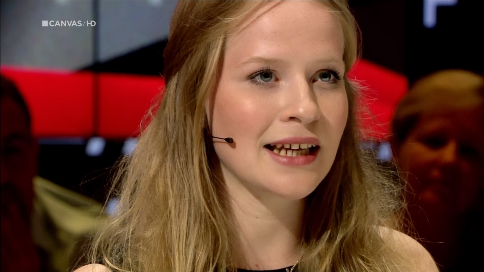 vrouwen ontvangen thuis knappe actrice vrouwen ontvangen thuis knappe actrice